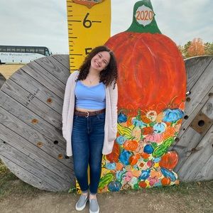 Meet your Posher, Carli